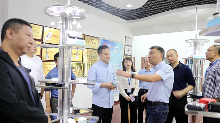 市政協(xié)副主席、九三學(xué)社郴州市委主委潘執(zhí)坤一行調(diào)研炬神電子