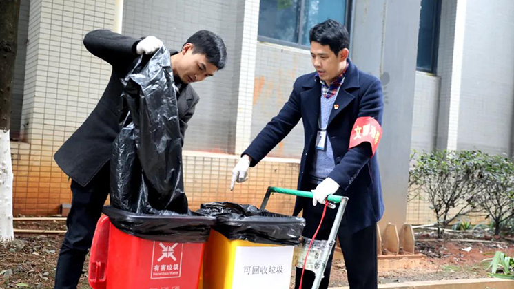 “黨員干部示范引領(lǐng)，爭做生活垃圾分類先鋒”——炬神電子黨支部主題黨日活動(dòng)