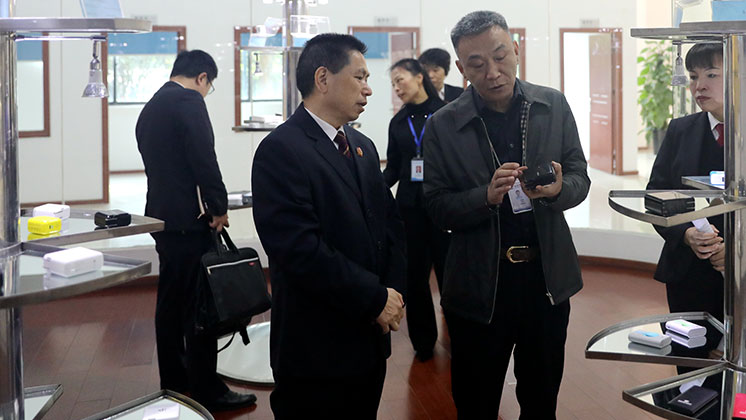 “送法進(jìn)企業(yè)、服務(wù)自貿(mào)區(qū)”——市中級(jí)人民法院為炬神電子提供優(yōu)質(zhì)司法服務(wù)