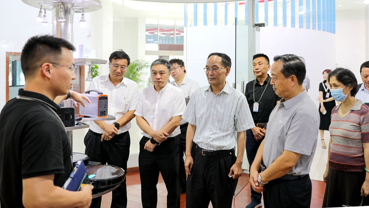 全國政協(xié)委員（廣東省委原常委、省紀(jì)委原書記）黃先耀一行考察炬神電子